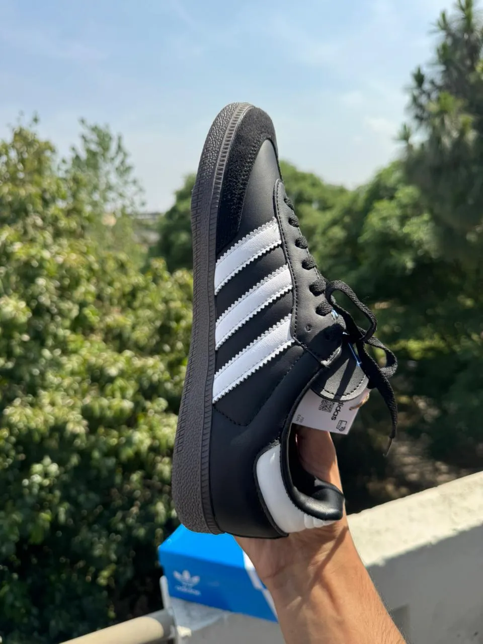 Front view of Adidas Samba - Black